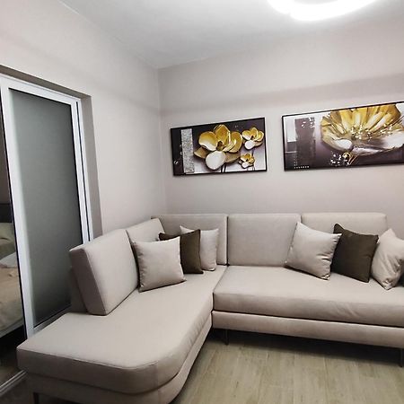 Large Apartment Vlore Exterior photo