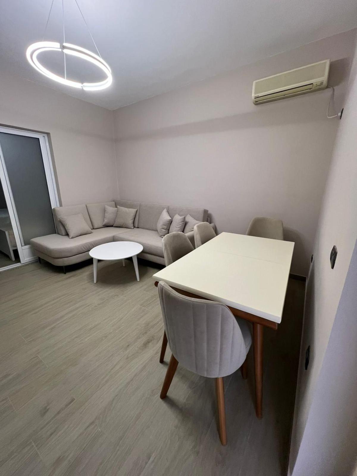 Large Apartment Vlore Exterior photo
