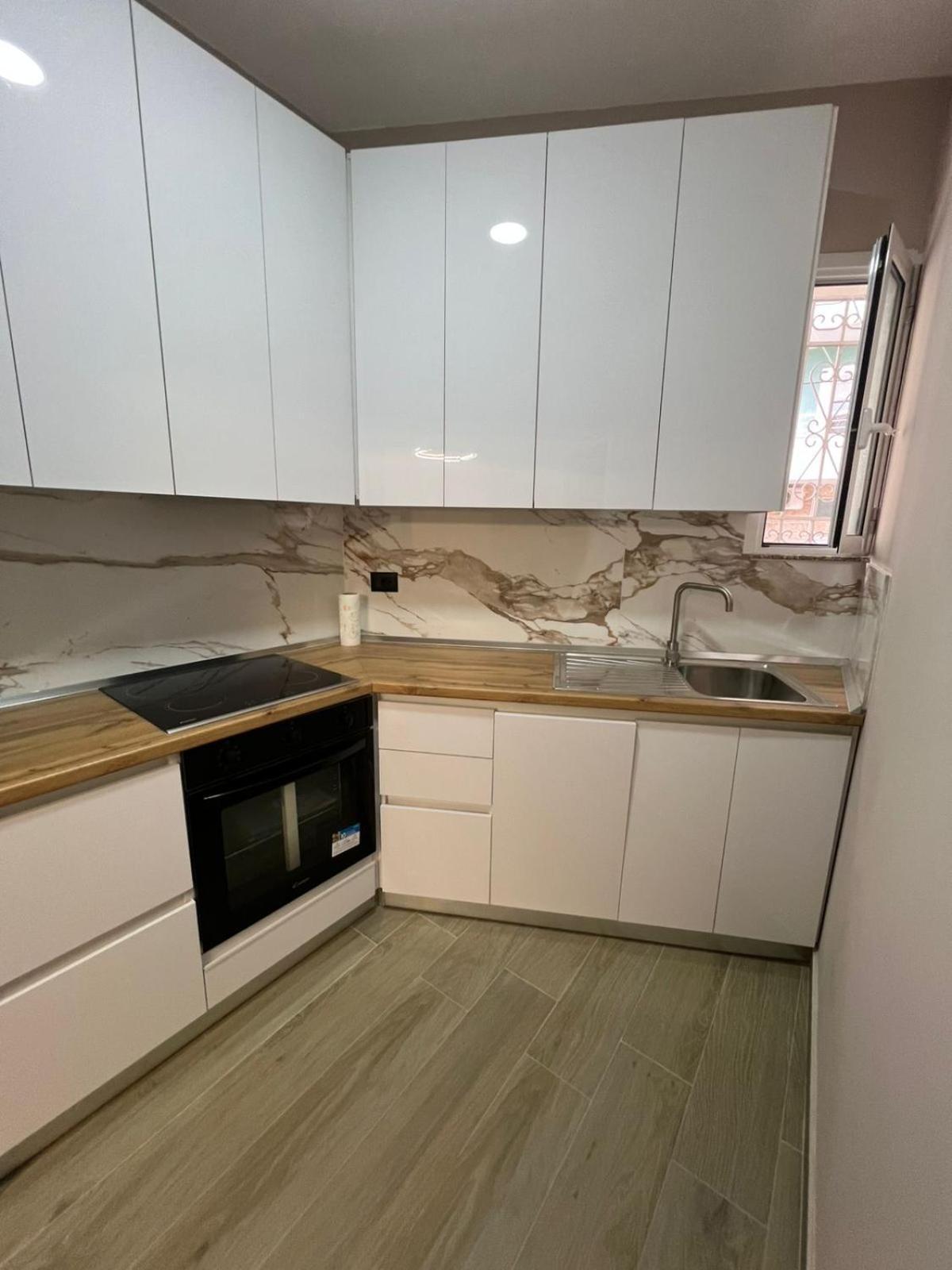 Large Apartment Vlore Exterior photo